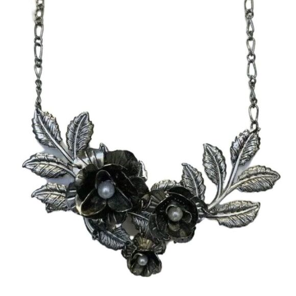 Vintage Silver Tone Black Flower Pearl Inset Pendant Chain Statement Necklace - Picture 1 of 4
